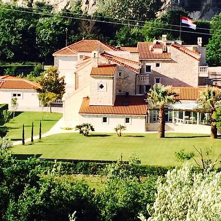 Apartments Anna Omis Exterior photo