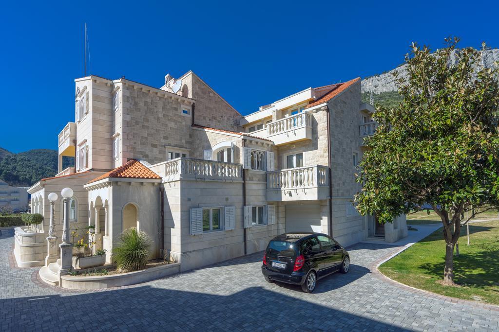 Apartments Anna Omis Exterior photo