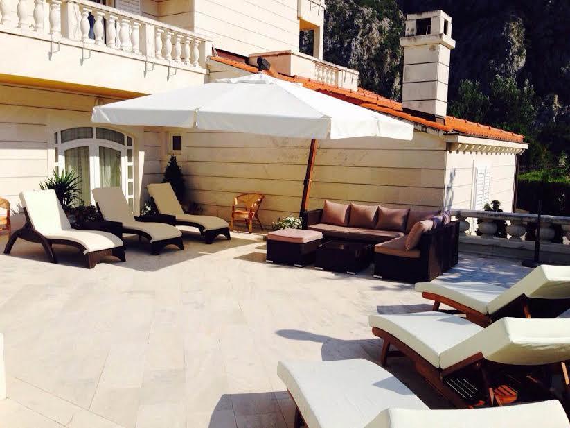 Apartments Anna Omis Exterior photo